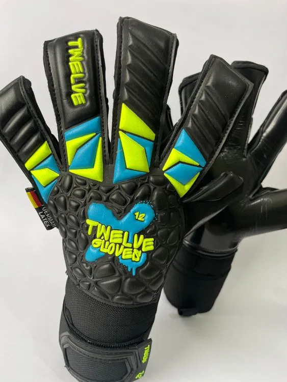 TWELVE NEW BLACK 12